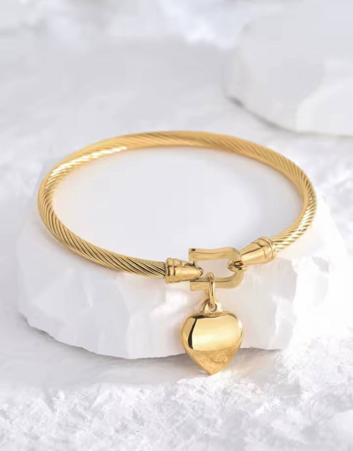 Pulsera de oro 18k con Charm de corazón