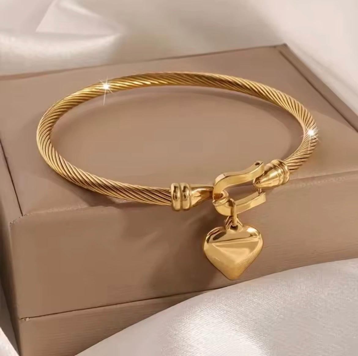 Pulsera de oro 18k con Charm de corazón