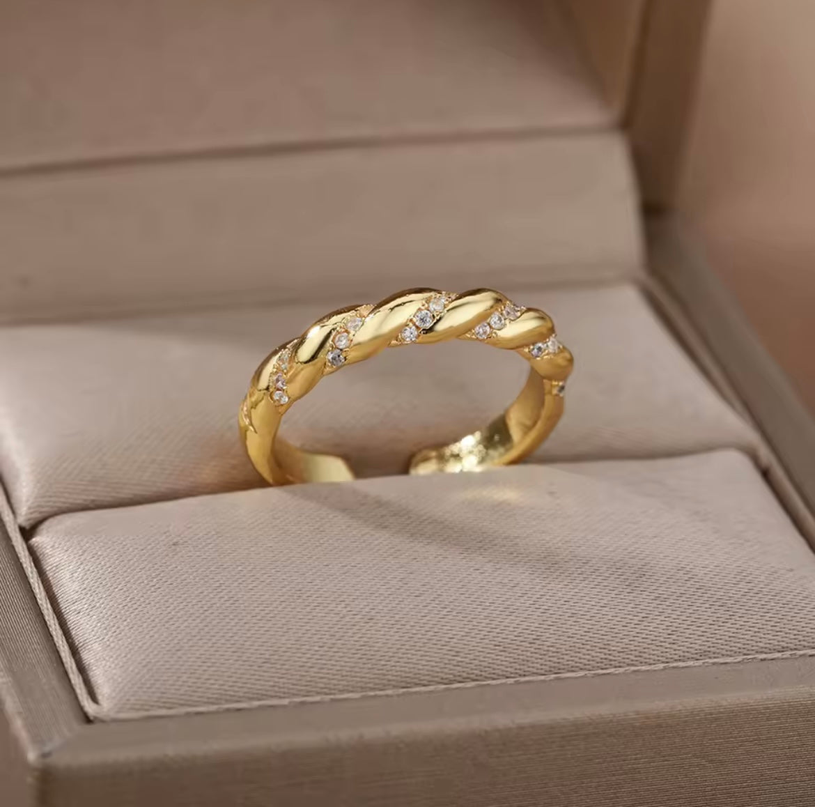 Anillo de oro 18k con criptonitas
